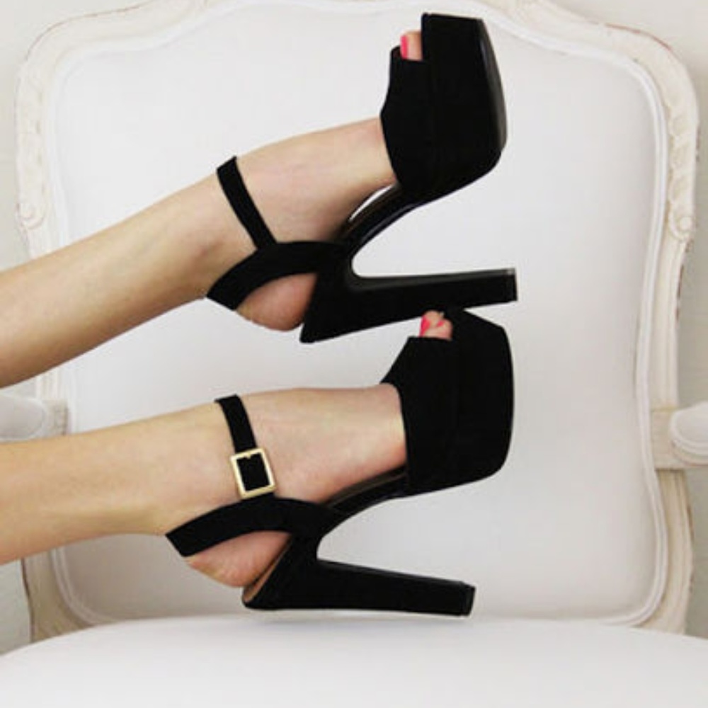 Steve Madden Black Suede Platform Heels Dynemite
